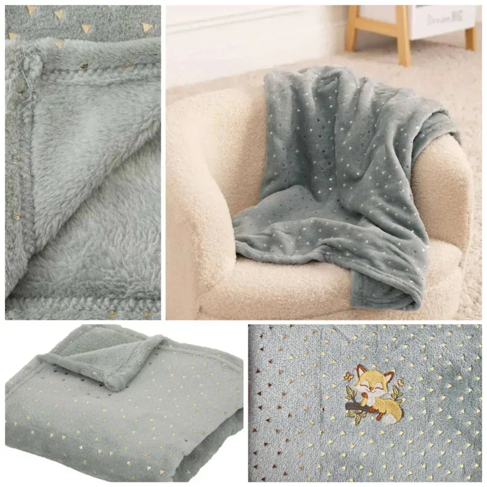 Plaid 75x100cm flanelle vert Personnalisé "Le Renard Dormant" - LA BRODEUSE®