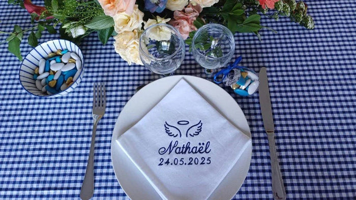 Des serviettes brodées avec amour pour le baptême de Nathaël - LA BRODEUSE®