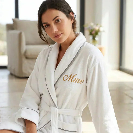 Peignoir femme personnalisé brodé : le cadeau unique et doux à offrir - LA BRODEUSE®