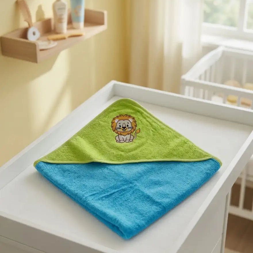 Cape de Bain Bébé Brodée au Prénom — Motif Lion - LA BRODEUSE®