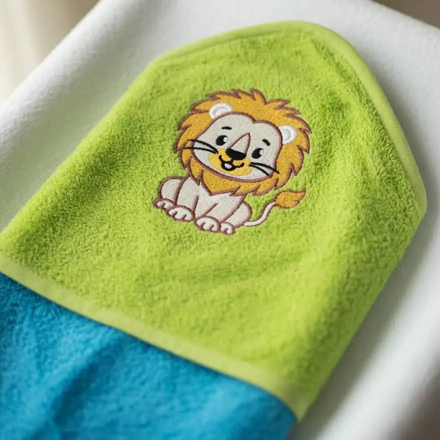 Cape de Bain Bébé Brodée au Prénom — Motif Lion - LA BRODEUSE®