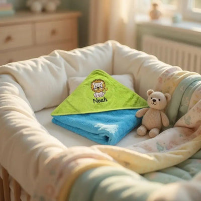 Cape de Bain Bébé Brodée au Prénom — Motif Lion - LA BRODEUSE®