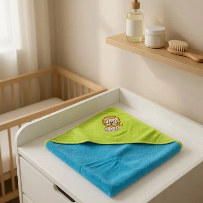 Cape de Bain Bébé Brodée au Prénom — Motif Lion - LA BRODEUSE®