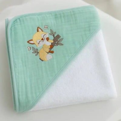 Cape de Bain Bébé Verte Brodée "LE RENARD DORMANT" - LA BRODEUSE®