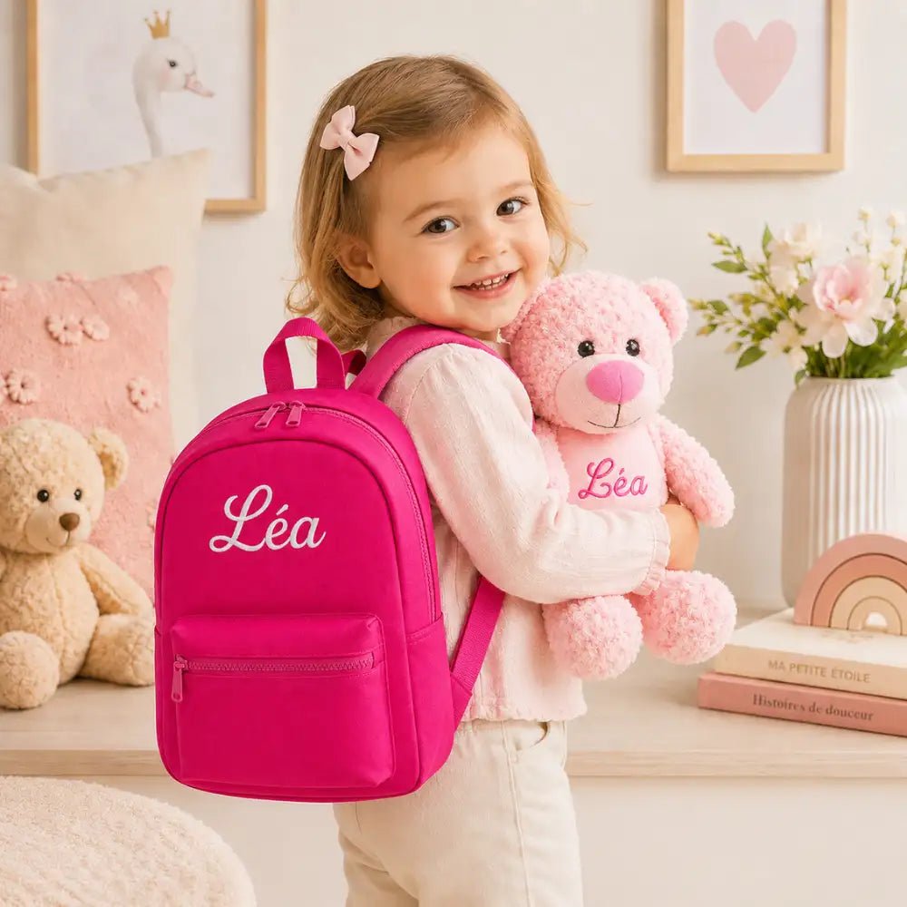 Coffret Duo Fille : Sac à Dos Fuchsia & Tummi Bear Rose Brodés au Prénom - LA BRODEUSE®