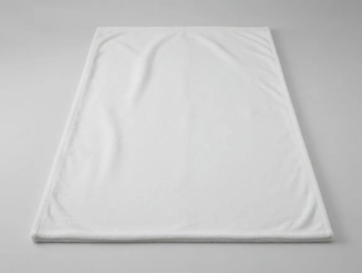 Couverture Bébé Blanche Brodée au Prénom — Fil Doré - LA BRODEUSE®