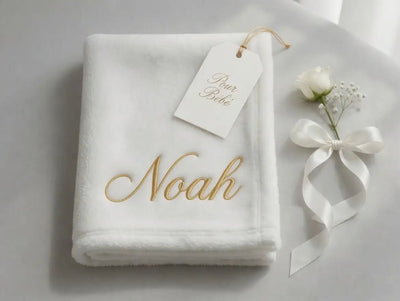 Couverture Bébé Blanche Brodée au Prénom — Fil Doré - LA BRODEUSE®