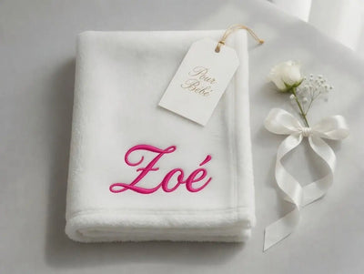 Couverture Bébé Blanche Brodée au Prénom — Fil Doré - LA BRODEUSE®