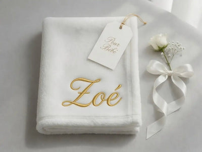 Couverture Bébé Blanche Brodée au Prénom — Fil Doré - LA BRODEUSE®