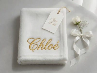 Couverture Bébé Blanche Brodée au Prénom — Fil Doré - LA BRODEUSE®