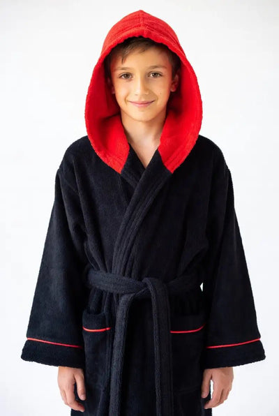 Peignoir Enfant à Capuche Noir et Rouge Brodé au Prénom - LA BRODEUSE®