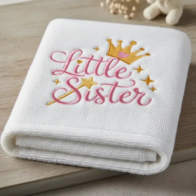 Serviette de toilette Coton Bio motif brodé « LITTLE SISTER » - LA BRODEUSE®