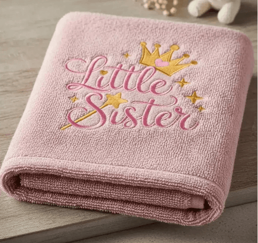 Serviette de toilette Coton Bio motif brodé « LITTLE SISTER » - LA BRODEUSE®